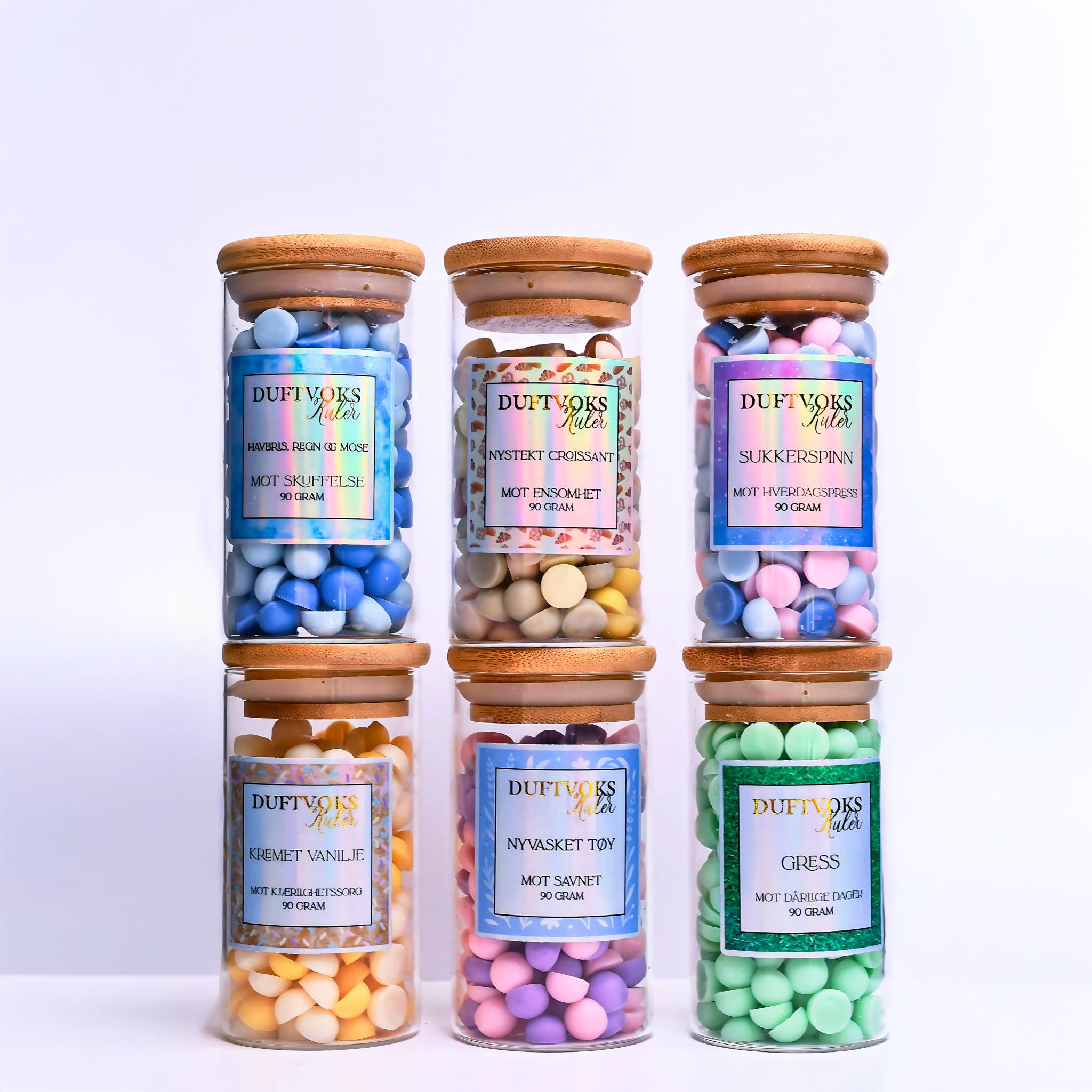 6 farger, 6 følelser og 6 dufter. Finn din favoritt. Håndlaget med kjærlighet i norge for å hjelpe noen som har det litt vanskelig akkurat nå. Fyll rommet med din favoritt duft og kjenn på følelsen av avslappning og ro. Noen ganger er det alt som skal til får å komme seg igjennom dagen.