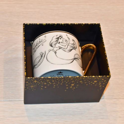 Disney krus i gave-eske i esken sin. Perfekt å gi bort i gave da den kommer i en eksklusiv eske.
