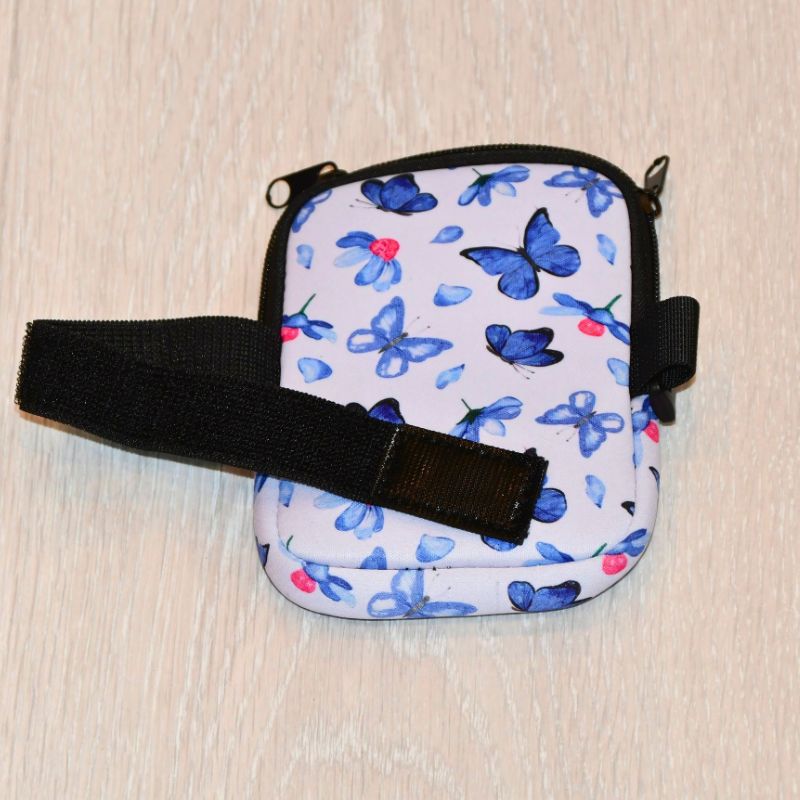 Veske til termokopp festes enkelt med borrelåsen som henger fast i vesken.