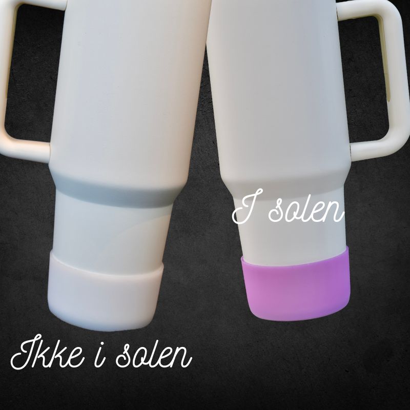 Boots til termokoppen. Her ser du en som er hvit også blir den rosa når den kommer ut i solen.
