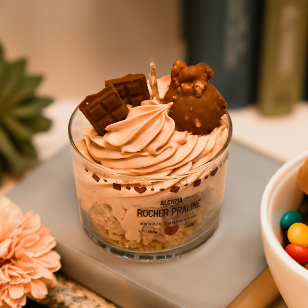 Sjokolade dessert duftlys på en benk