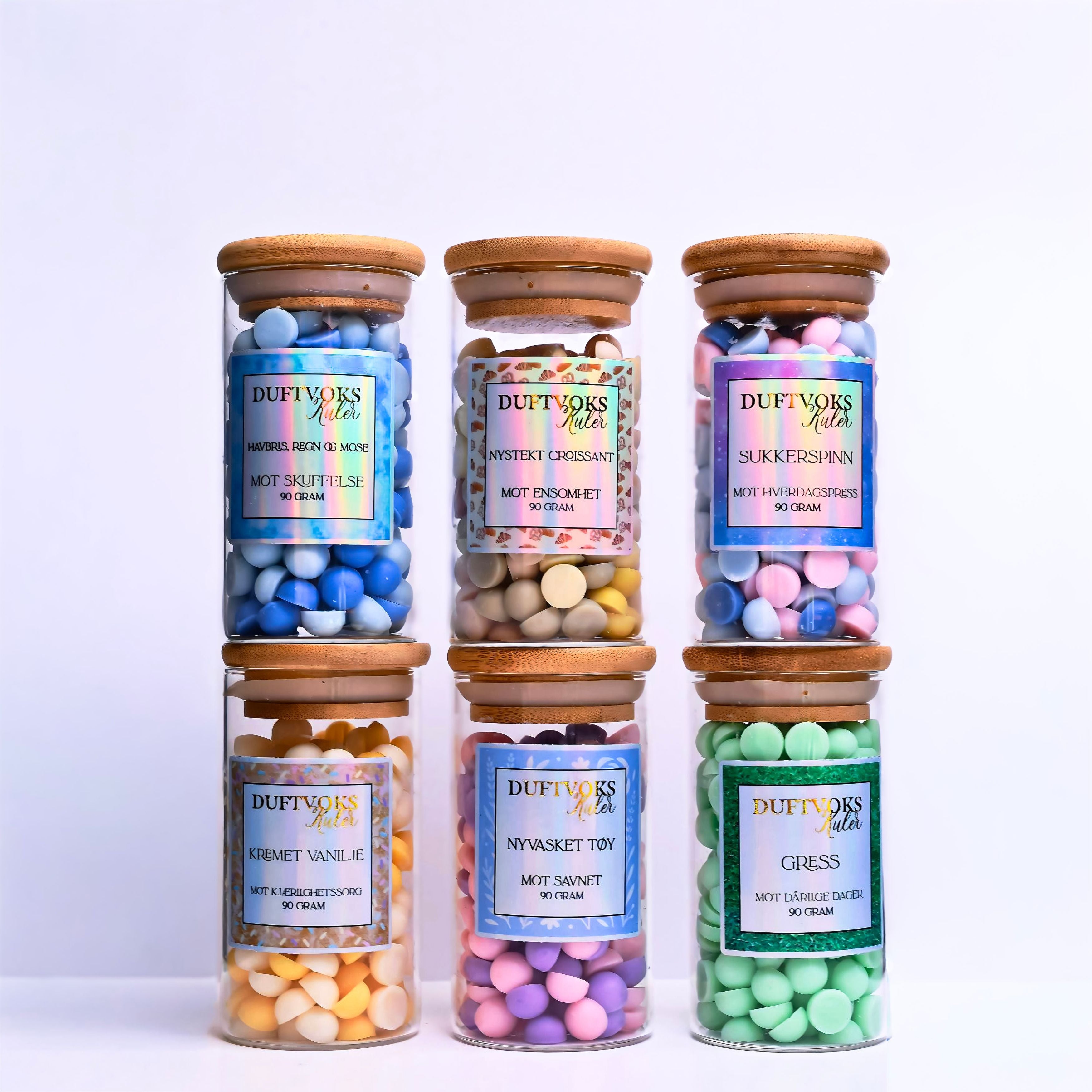 Duft voks kulene er håndlaget og kommer i 6 forskjellige dufter til 6 forskjellige følelser. Omteksom gave til noen som sliter litt ekstra akkurat nå. Vis at du er der, at du bryr deg. Noen ganger er det ikke så mye som skal til får å lyse opp dagen til noen som har det litt vanskelig.
