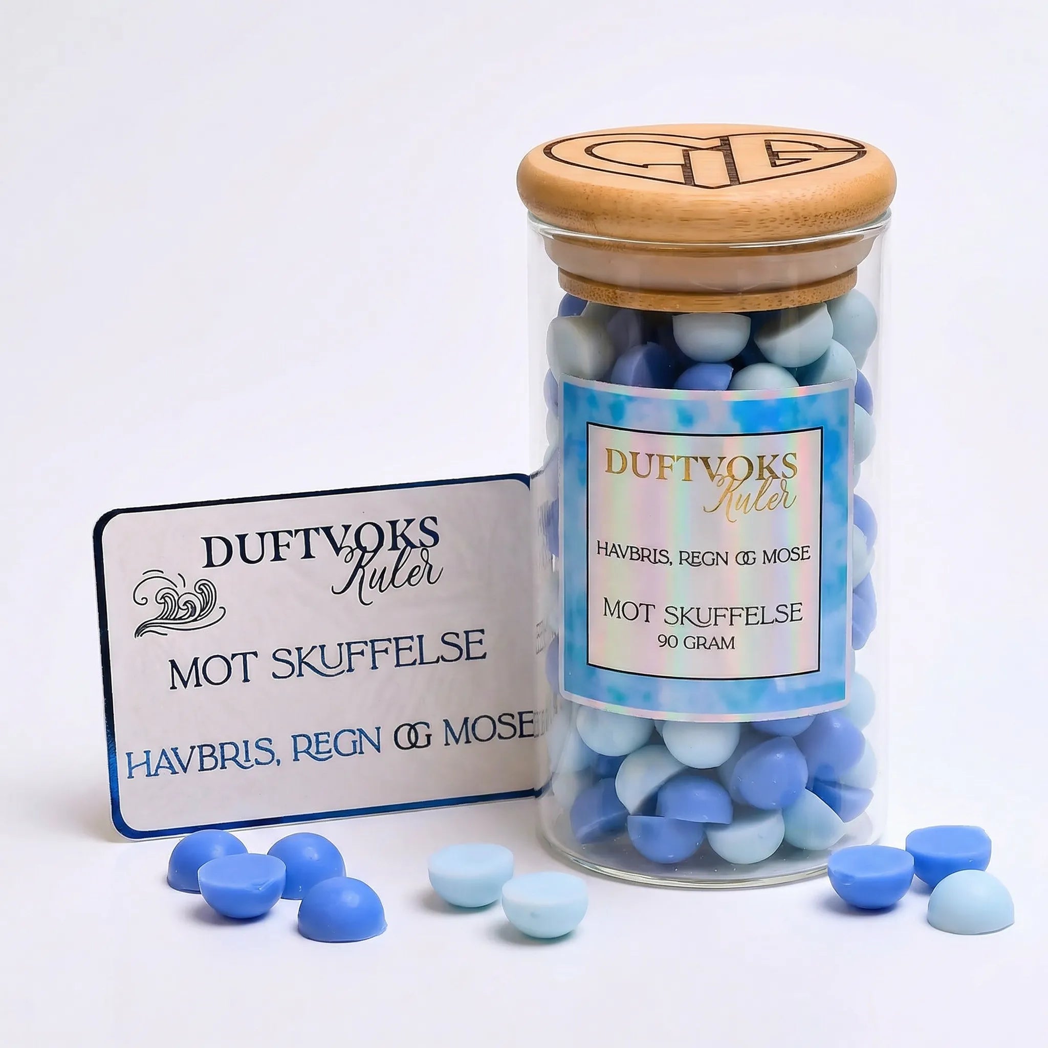 Duftvoks kuler håndlaget i Norge. Denne varianten har en forfriskende duft av havbris, regn og mose som fyller hjemmet ditt med frisk bris og natur lukt. Vi har dedikert duften til de som føler seg skuffet. Man får med en følelseskort som sier noen ord om det å være skuffet i perioder og håper duftvoksen vår kan hjelpe noen igjennom en litt vanskelig tid i livet.