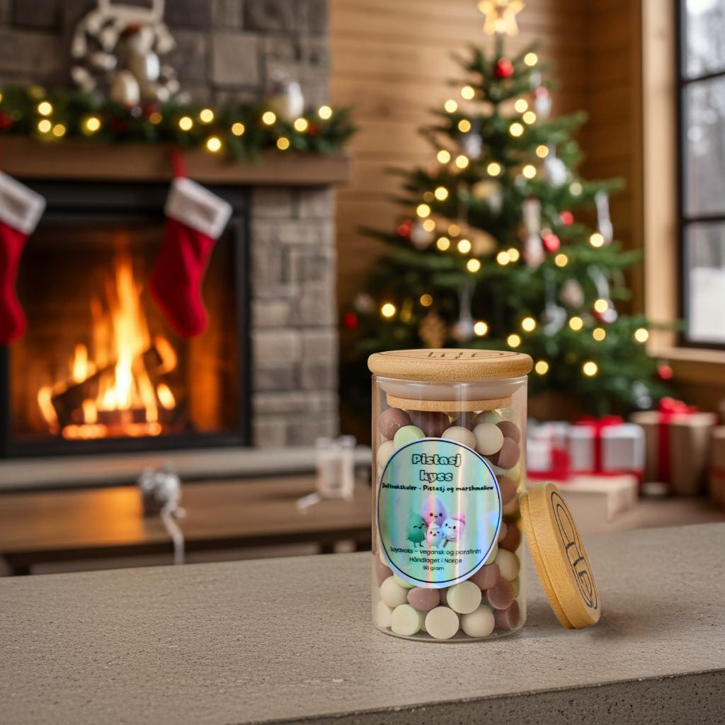 Duft voks kuler som er håndlagde i Norge med en helt fantastisk og unik lukt av Pistasj og marshellows. Smelt noen kuler av de håndlagde duftvokskulene i fargen grønn og brun og la duften fylle rommet med søt og herlige lukter.