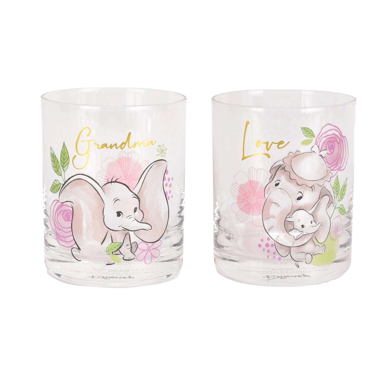 Glass med Dumbo. En som det står grandma på og en som det står Love på fra Disney. Glassene kommer i en fin gaveeske, og er en perfekt gave til bursdag eller jul for å vise din kjærlighet til din bestemor.