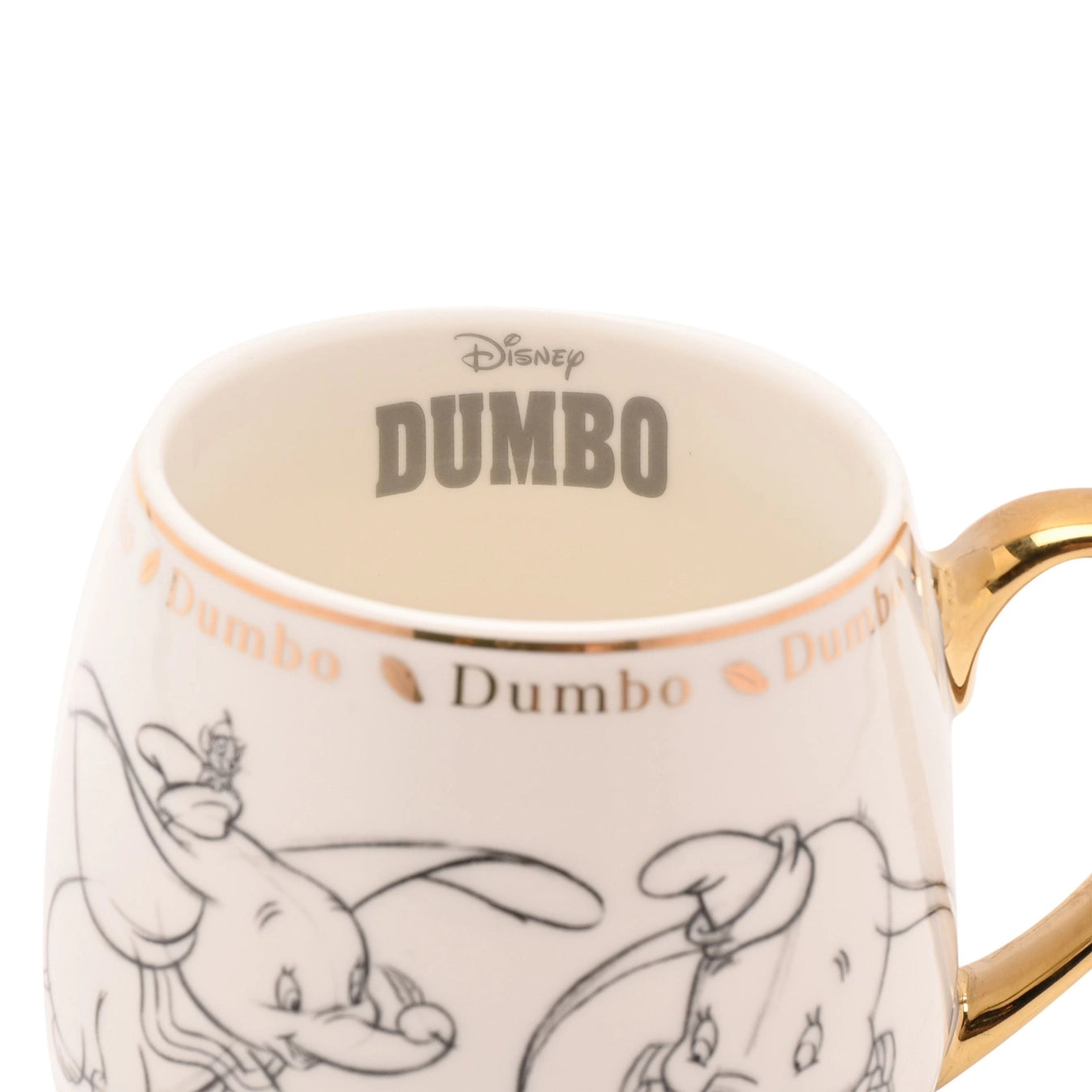 Dumbo samlekrus fra Disney med detaljer inni koppen. Det står Disney Dumbo. Øverst er det gullkant rundt og under gullkanten ser man at det står Dumbo i gullskrift. Detaljene gjør virkelig dette kruset til en luksuriøs hverdagsdetalje.