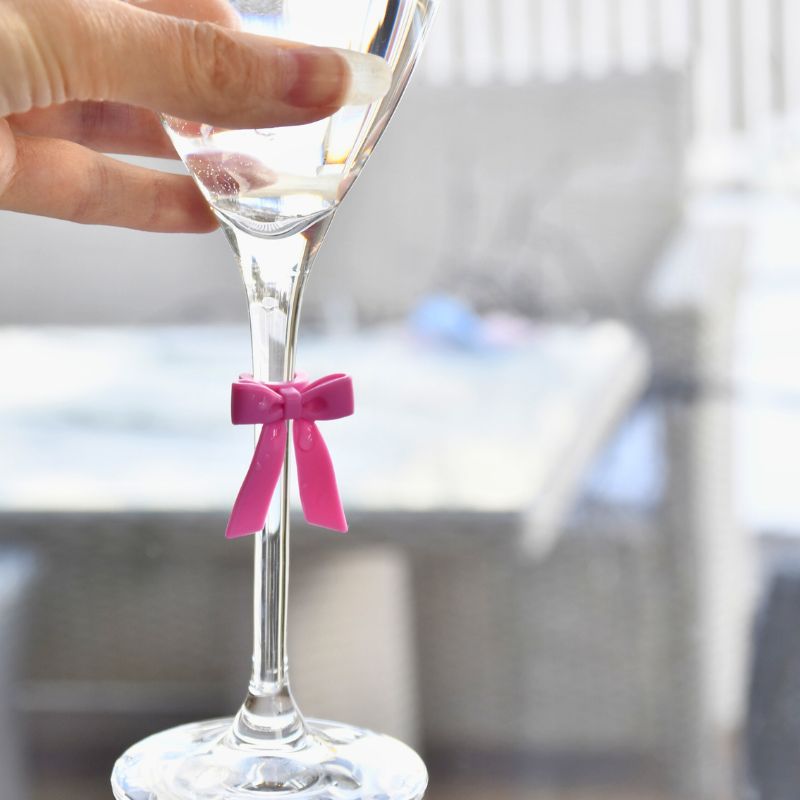 Rosa glass markør til vinglass. Nydelige Sløyfe glass markører som kommer i 6pk.