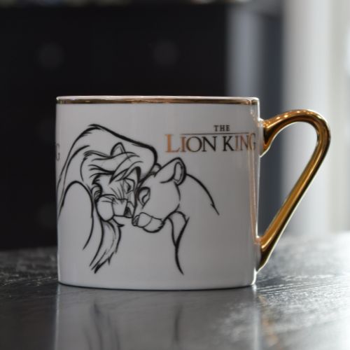 Løvenes konge krus forran. Nala og Simba