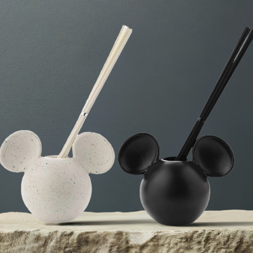 Mikke mus diffuser kommer i to forskjellige farger. Hvit og svart.