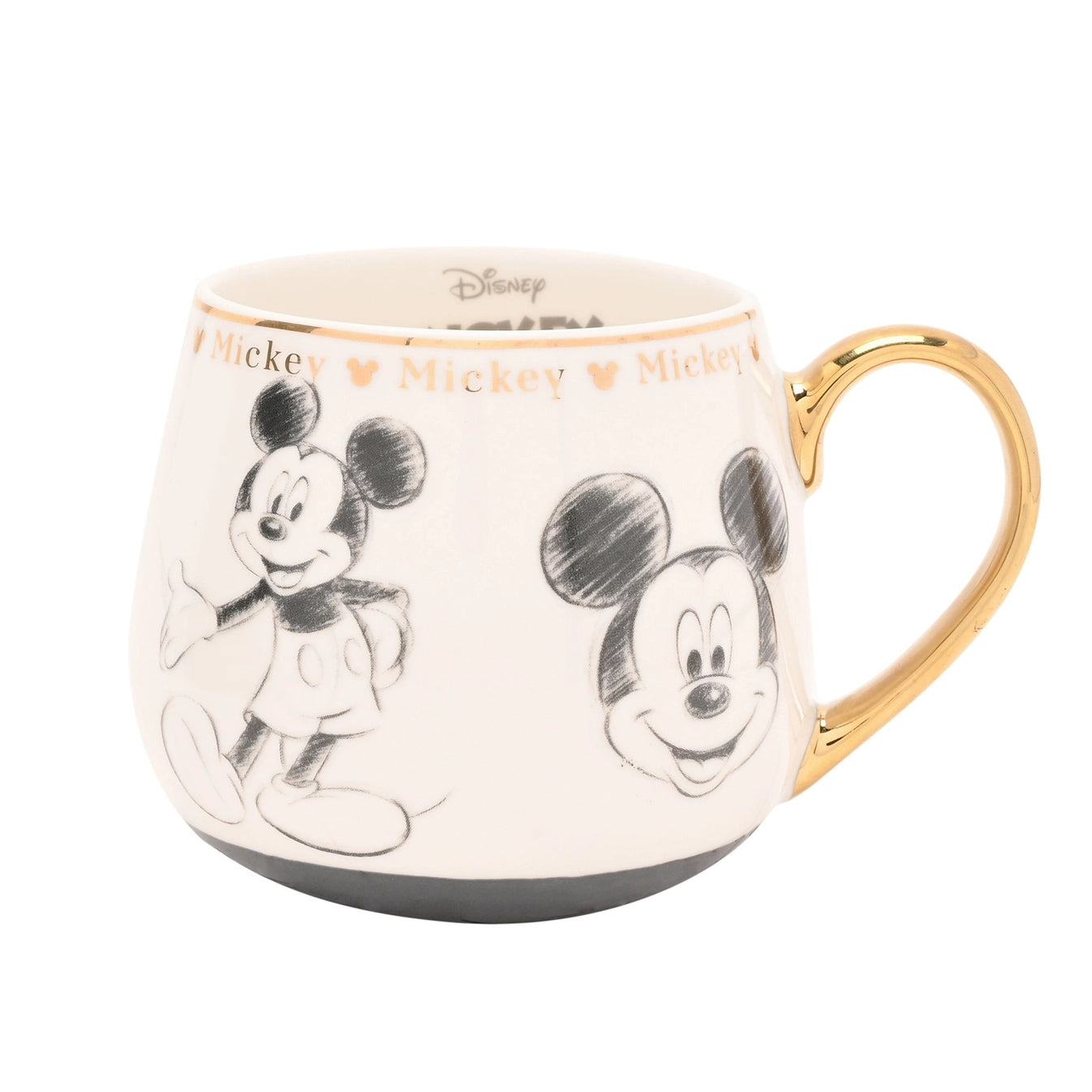 Mikke Disney Collectable Mug i bone china, frontvisning med gulldetaljer rundt toppen, gullskrift og gullhank. Mikkemus tegninger rundt hele kruset. Start dagen med Mikke Mus nostalgi.