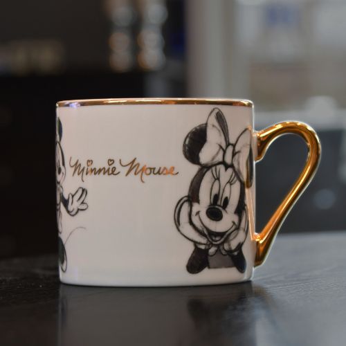 Minni mus krus fra Disney framsiden. Minni mus og gulltekst som matcher hanken, skriften og gullkanten øverst.