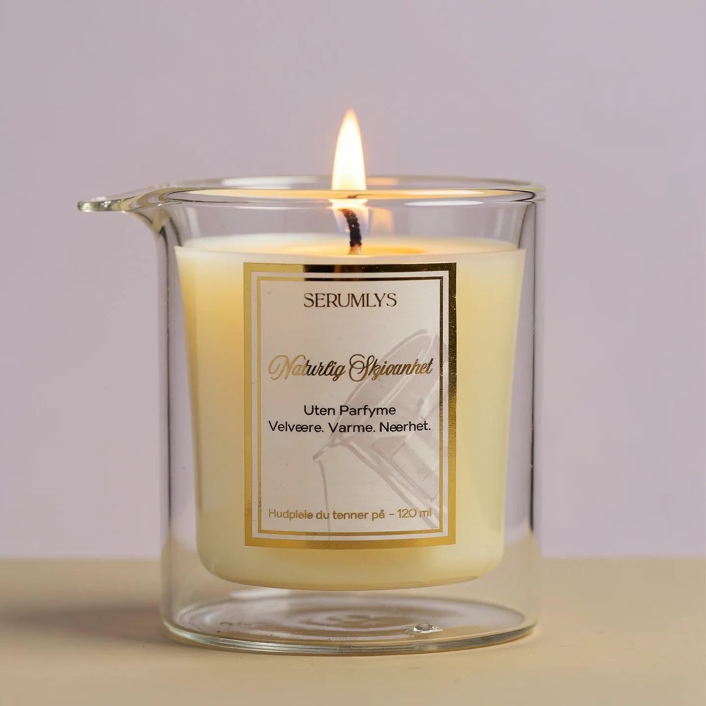 Kroppsoljer laget av naturlige kun naturlige ingredienser helt uten parfyme. Oljene helles på kroppen mens de fortsatt er varm. En opplevelse som gir egenkjærlighet samtidig som den pleier huden med premium ingredienser av første klasses kvalitet. 30 spaopplevelser i et lys!