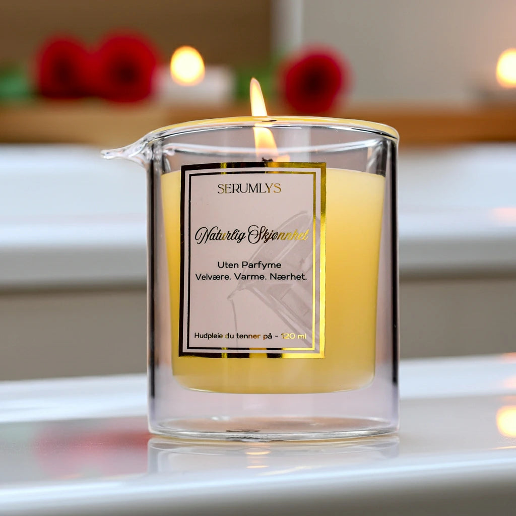 Naturlig skjønnhet som står tent på badet. Romantisk stemning med blomster og badekar i bakgrunnen. 100% naturlig. Luksus og vellvære i hverdagen.