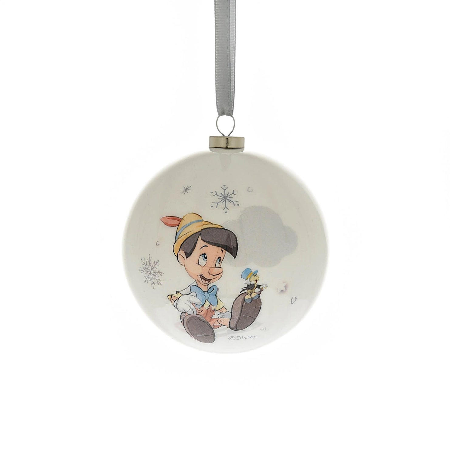 Pinocchio julekule fra Disney. Magical Beginnings juletrepynt med sølvbånd. Gjør juletreet magisk med Disney karakterer som barn.
