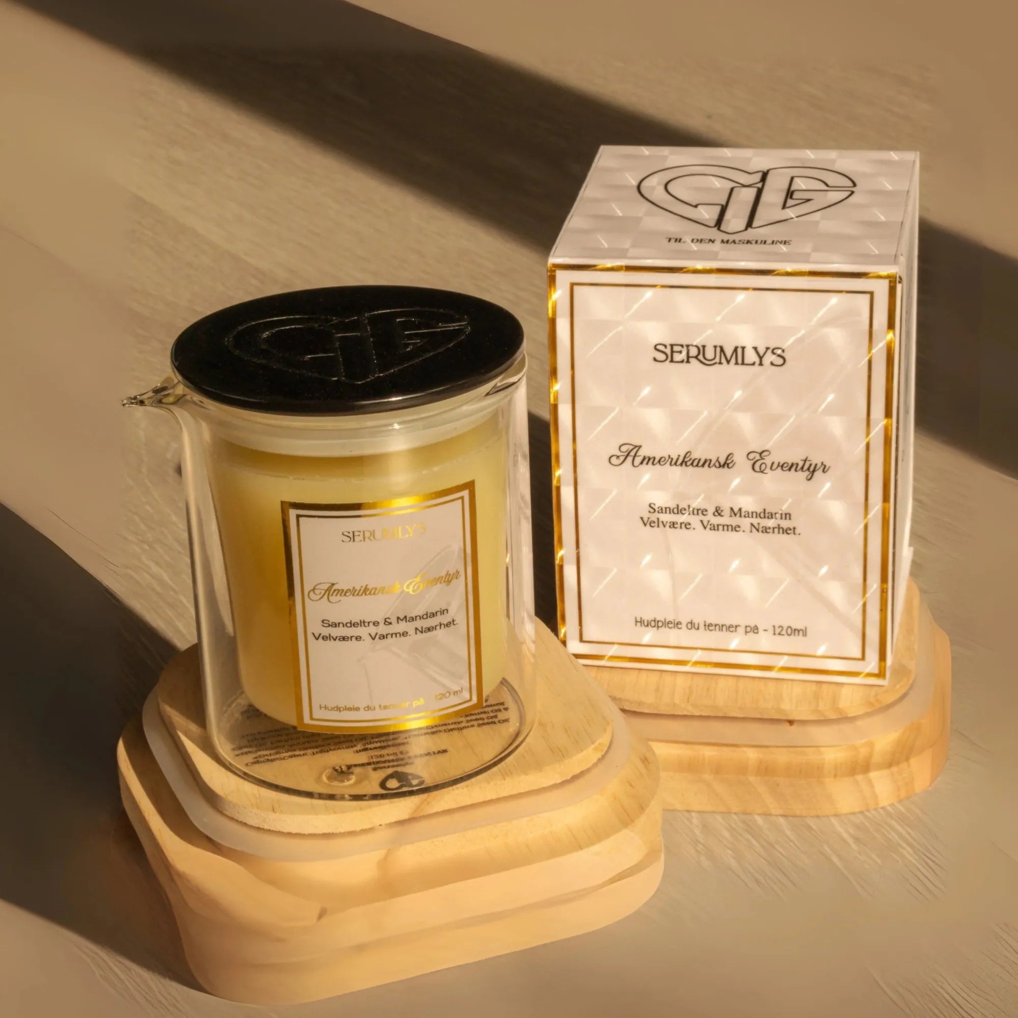 Lyset som smelter til ditt nye favoritt kroppsolje produkt! Gjør kroppspleie til en opplevelse. Enten aleine, eller sammen med noen. Uansett hva du velger, så vil både kropp og sjel takke deg. Noen ganger trenger man bare å koble fra, og derfor er dette lyset laget til akkurt deg.