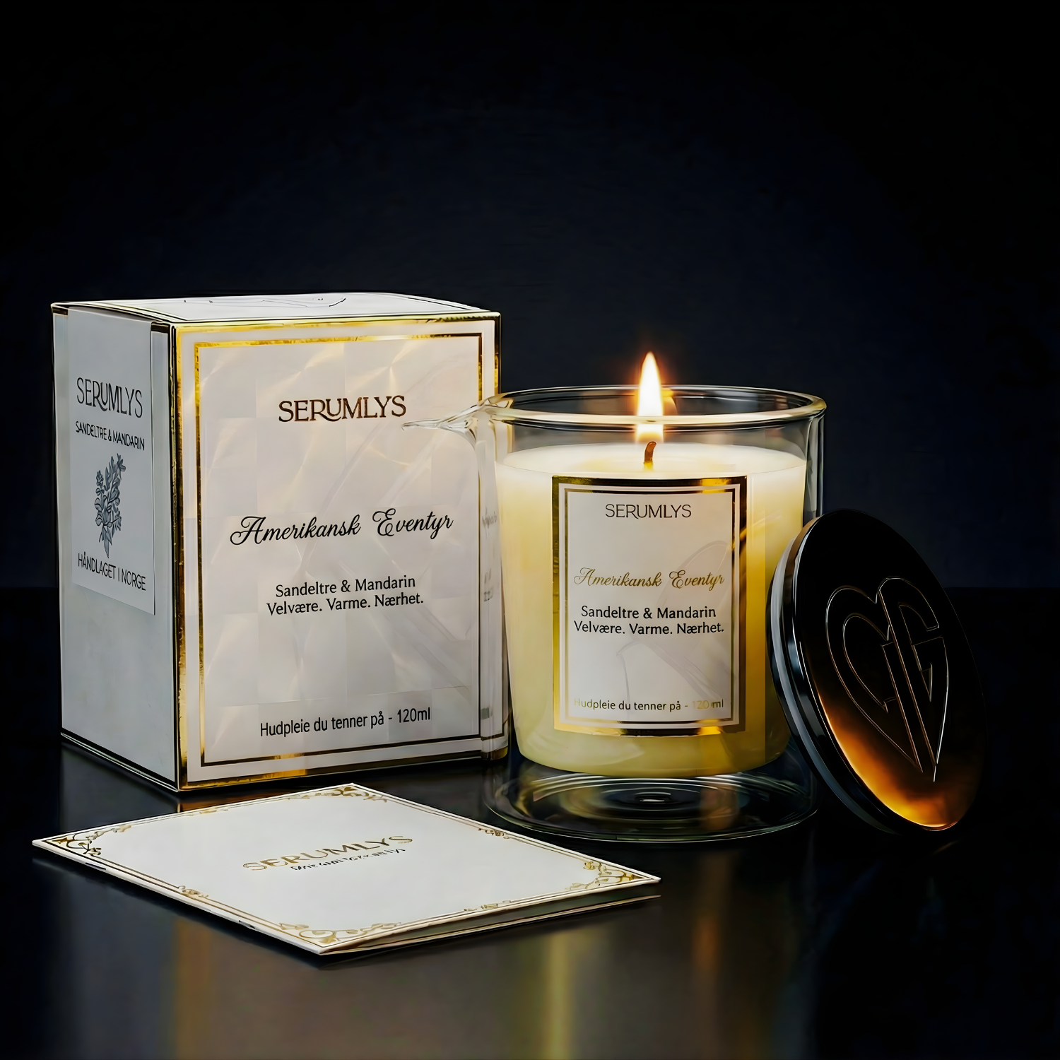 Rennende naturlige oljer som helles på kroppen. Silkemyk og glatt som raskt trekker inn i huden. Ro og egentid. En stund bare for deg selv. Ta deg tid, ro ned og bare vær til stede akkurat her, akkurat nå. Her ser man det man får med når man kjøper serumlyset. Nydelig eske, lyset med de herlige oljene og brosjyre med viktig informasjon og om hvordan det brukes og hva det inneholder. Alt er håndlaget i Norge.