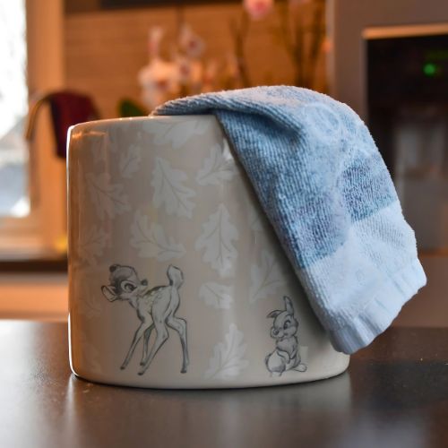 Bambi og Trampe potte plante er enkel å reingjøre med en fuktig klut.