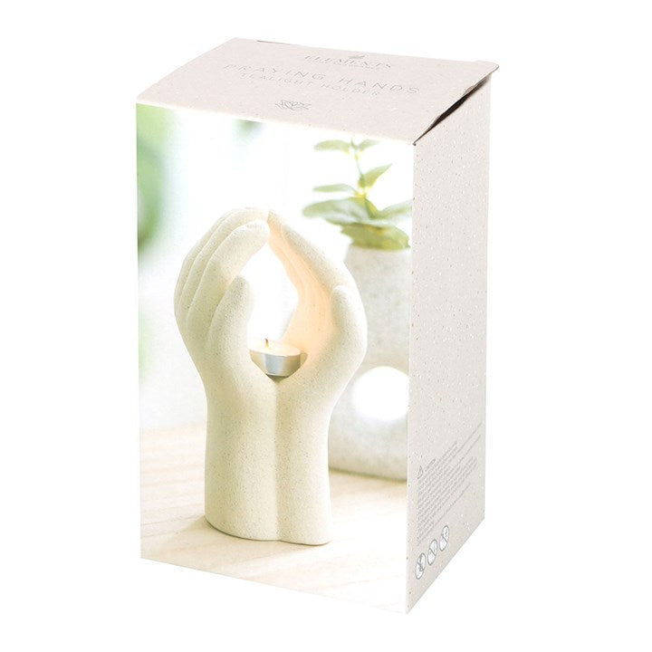 Telysholder i orginaleske. Telysholderen som ser ut som to hender som holder sammen kommer i denne nydelige esken som gjør det lett å gi bort denne i julegave. Dette er en gave som de fleste kommer til å bli glad for da den passer inn i et hvert hjem.