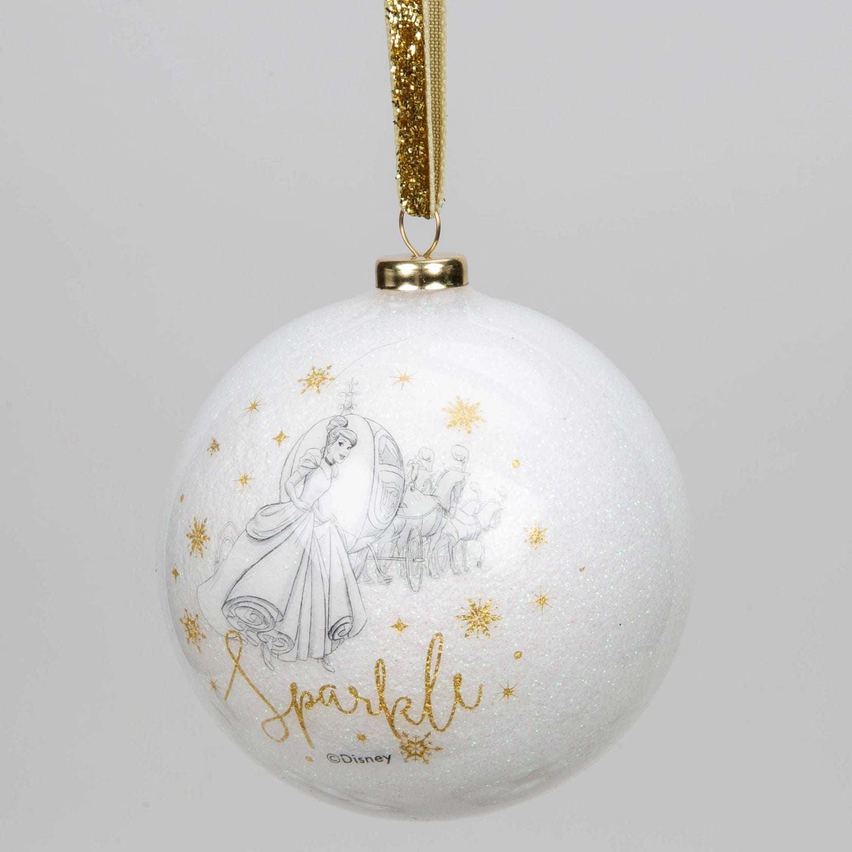 Disney julekule med Askepott. Nydelige gull detaljer og gulltekst hvor det står Sparkle. Gullbånd som henges på juletreet.