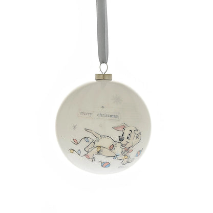 101 dalmatinere julekule fra Disney. Nydelig juletrepynt med nostalgiske minner fra Disneyfilmene vi husker fra vi var små. Magisk julestremning med Disney og våre favorittkaraterer som barn. 