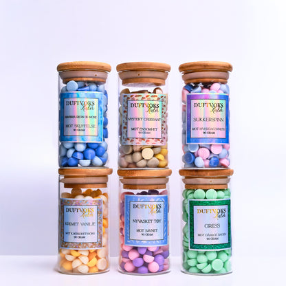 6 farger, 6 følelser og 6 dufter. Finn din favoritt. Håndlaget med kjærlighet i norge for å hjelpe noen som har det litt vanskelig akkurat nå. Fyll rommet med din favoritt duft og kjenn på følelsen av avslappning og ro. Noen ganger er det alt som skal til får å komme seg igjennom dagen. 