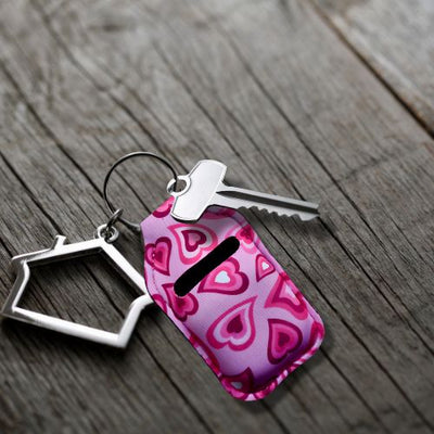 Håndlaget veske til Airpods som du enkelt kan henge på nøkkelknipe. Ha airpodsene lett tilgjengelig alltid. Rosa hjertemotiv