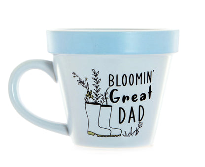 Blå kaffekopp med tekst "Bloomin great dad" til den blomsrende pappaen