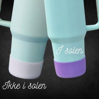 Silikonbeskyttelse til termokopp som skifter farge når den er i solen. Her ser du at den er hvit inne også blir den lilla ute. 