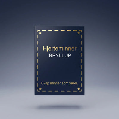 Skap bryllupsminner som varer ved å få alle gjestene til å ta forskjellige morsome og rørende bilder gjennom bryllupsdagen. Hvert kort har to utfordringer hvor gjestene må ta bilder og legge disse inn på bryllups siden til brudeparet gjennom en qr kode på kortet som de må scanne. Man kan vise alle bildene gjennom kvelden på storskjerm i bryllupet. Enkel underholdning som alle kan bli med på, og som gir masse gode minner igjennom bilder i ettertid. Her er esken til kortene med nydelige gulldetaljer