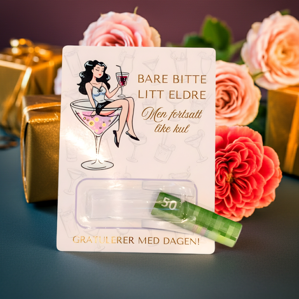 Her kan man se hvordan man bruker bursdagskortet med pengelommen. Som man ser på bilde så putter man enkelt bare inn ønsket pengesum i plastlommen som henger fast på kortet. Forsegl så lommen ved å dra av tapen som er festet på. Nå er pengene trygge i lommen. Dette er en fantastisk morsom og unik måte å gi bort penger i bursdagsgave på! 