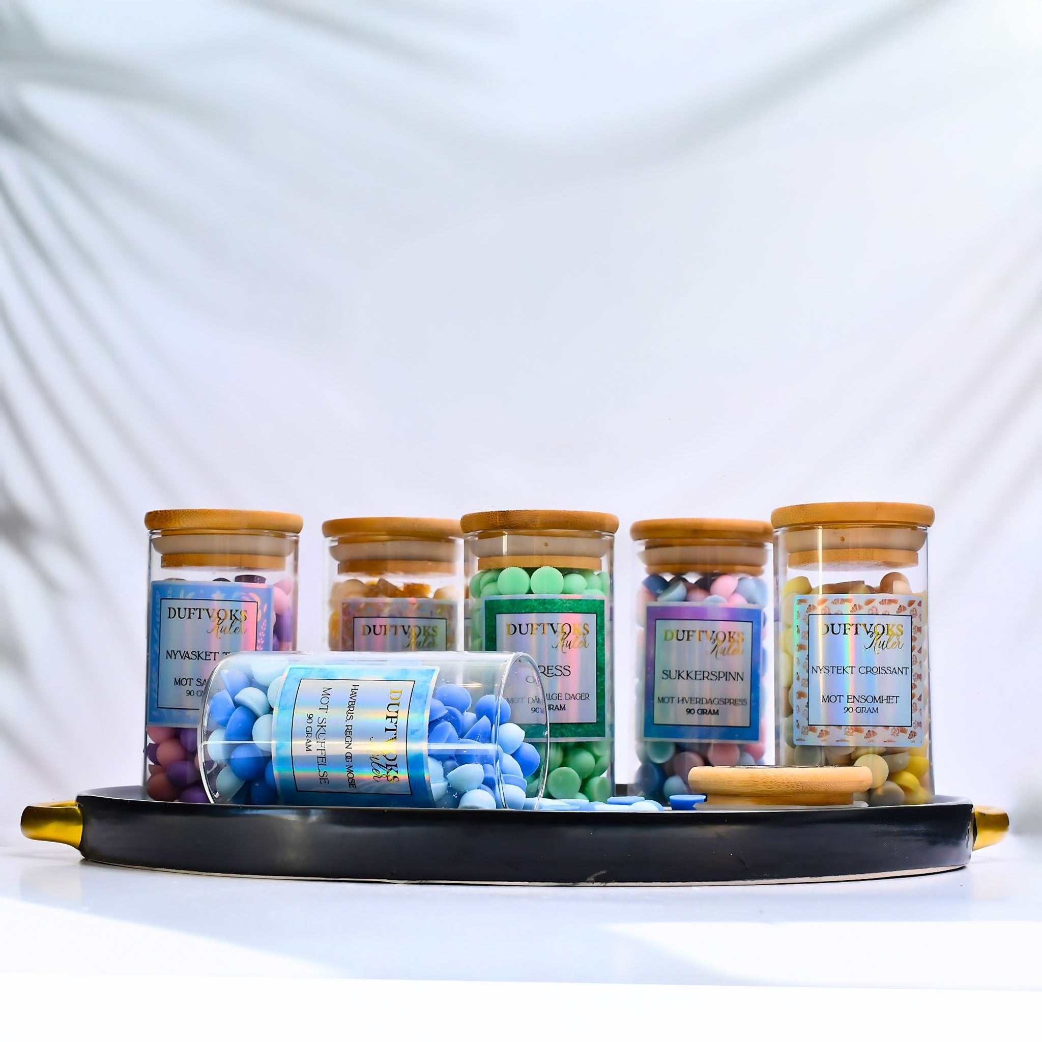 6 fantastiske dufter mot seks følelser som kan være vanskelig. Noen ganger trenger vi kanskje bare å vite at det er noen som ser oss. Og at vi ikke er aleine. Smelt din favoritt og la tankene roe seg. 