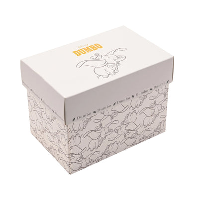 Dumbo gave eske med nydelige detaljer. Dette er en samleserie med 10 forskjellige disney figurer som kommer i flotte samle esker. Perfekt å gi i gave til noen som elsker disney, eller beholde den selv og kose seg med en magisk kaffestund. 