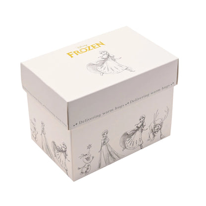 Frost Disney-krus pakket i gaveeske med Anna, Elsa, Olaf og Sven-motiv. Grå eske med gulldetaljer. Perfekt som gave eller om man ønsker å samle på flere av disse krusene i denne serien fra 2025. 
