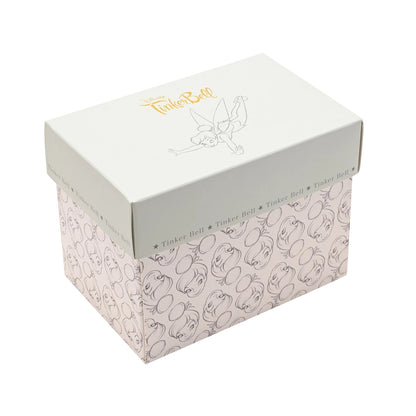 Tingeling kaffe krus kommer i en nydelig gave eske med flotte detaljer rundt hele esken. Lett å gi bort i gave til noen som trenger litt disney magi i hjemmet. 