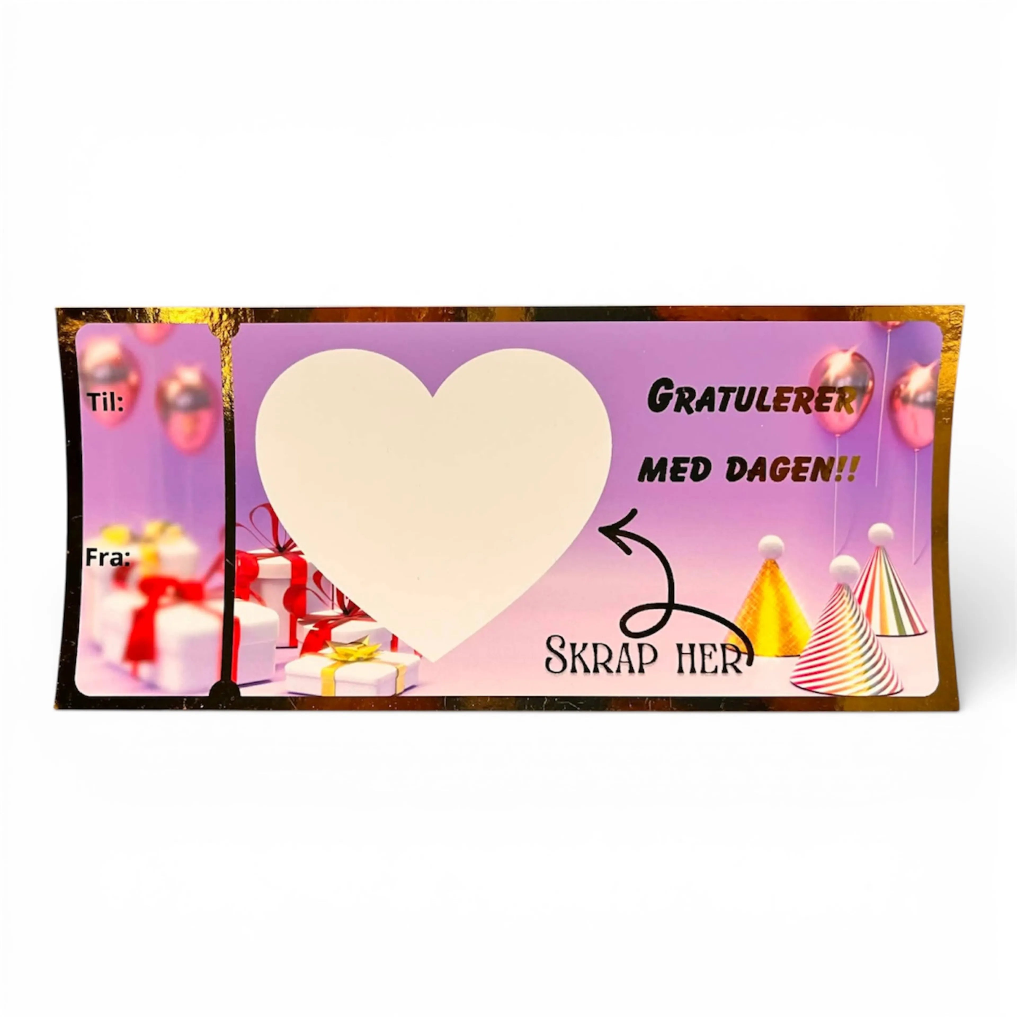 Gratulerer med dagen - bursdagskort med gullfolie. Nydelig bursdags design med party hatter, ballonger og gaver. Kortet har et hjertefelt på seg hvor man selv velger hva man vil skrive. Et dikt? En opplevelse man ønsker å gi bort, eller kanskje en frisørtime? Her er det bare å være kreativ! Fest så på klistremerke over teksten din etterpå, så må den som får kortet skrape bort klistremerke med en mynt for å se hva du har skrevet. 