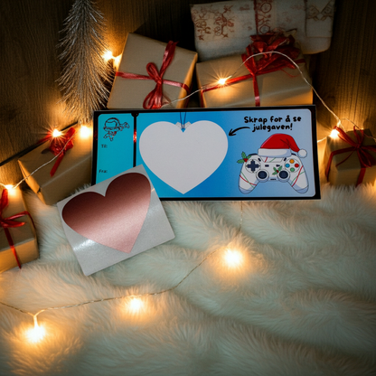 Skrapelodd overrraskelse julegave med skrapefunksjon. Skriv hva du ønsker å gi i julegave i det hvite hjerte, så er det bare å klistre hjerte klistremerke over teksten og ingen vet hva som står under før skrape loddet blir skrapt vekk med foreksempel en mynt. En morsom måte å gi bort en opplevelse på, eller kanskje noe annet man ikke får gitt bort fysisk der og da. 