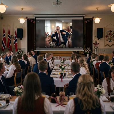 La gjestene bli fotografer i konfirmasjonen. Gjestene scanner qr-kode kortet og laster opp bilder fra konfirmasjonen. Bildene kommer opp på storskjerm / slidshow direkte. De kan også legge ved en hilsen til konfirmanten. Underholdning og morsomt. Itillegg til at man sitter igjen med masse gode minner fra den store dagen. 