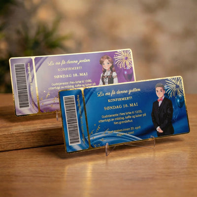 Konfirmasjonsinvitasjon /innbydelse til gutt og jente. Begge kortene har gullfoliert tekst som man tilpasser og gjør personlig. Disse kortene er en inngangsbillett til konfirmasjonen og en morsom måte å invitere på. Kortet har bilde av animerte konfirmanter. En jente i bunad og en gutt i dress. Blått og lilla. 