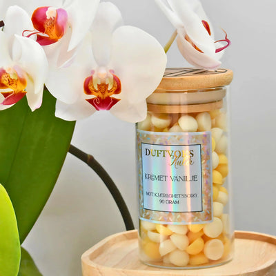 Kremet vanilje duftvokskuler håndlaget av soyavoks. Perfekt å gi i gave til noen som sliter med kjærlighetssorg. Kanskje dette kan gjøre den vanskelige tiden litt lettere. Smelt noen duftvoks kuler og ta den tiden du trenger. Det er flere fisk i havet. 