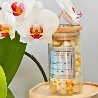 Kremet vanilje duftvokskuler håndlaget av soyavoks. Perfekt å gi i gave til noen som sliter med kjærlighetssorg. Kanskje dette kan gjøre den vanskelige tiden litt lettere. Smelt noen duftvoks kuler og ta den tiden du trenger. Det er flere fisk i havet. 