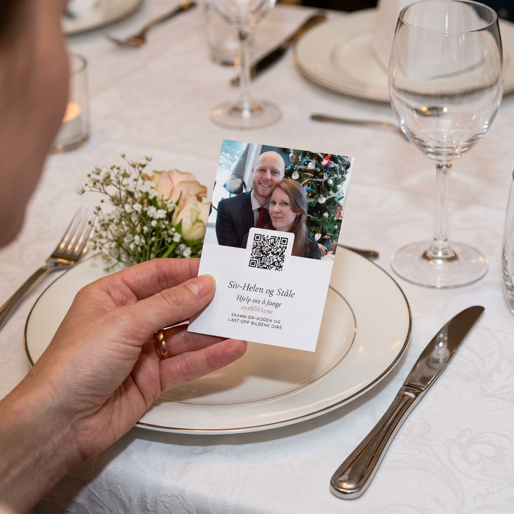 Design dine egene qr-kode kort for bildedeling. Velg blandt mange ferdige design, eller last opp personlig bilde. Enda mer personlig og lettere å matche resten av bryllups dekorasjonen. 