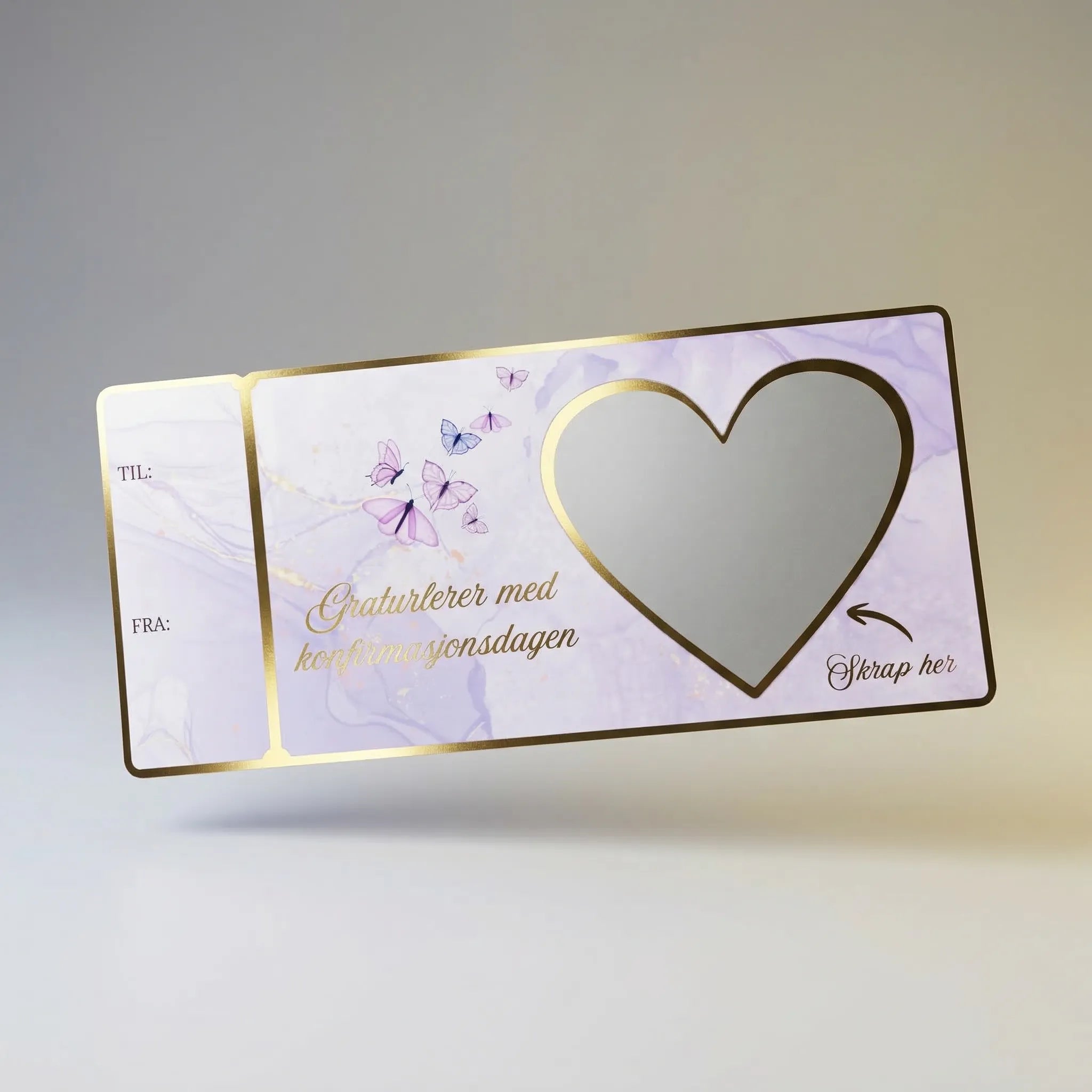 Konfirmasjons kort til konfirmanten med skrapeklistremerke. Perfekt om man skal gi bort en opplevelse i konfirmasjonsgave og ønsker å gi dette bort på en helt unik og morsom måte. Det fungerer som et skrapelodd, hvor man må skrape fram teksten eller beskjeden som er skrevet under. 