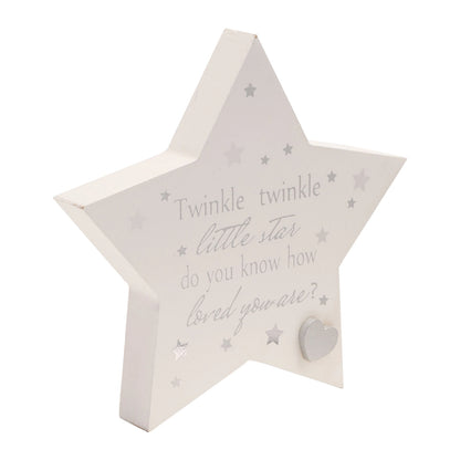 Nydelig dekorativ stjerne med teksten Twinkle twinkle little star, do you know how loved you are. 