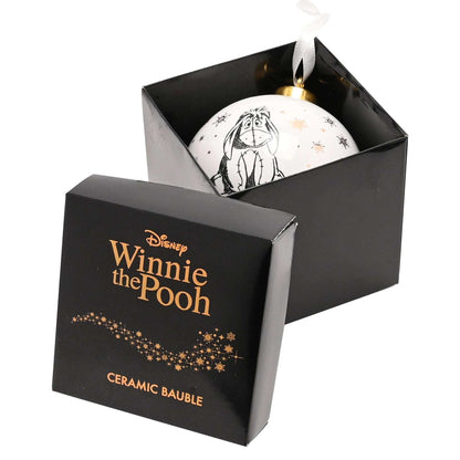 Tussi julekule i keramikk som ligger i esken. Lokket av eksen er tatt av og plassert ved siden av esken. En stor og tung julekule i keramikk med et nydelig design av Tussi. Perfekt til alle som elsker Disney, og en nydelig julegave.