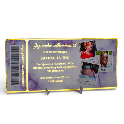 Nydelig marmor konfirmasjonskort med gull foliert tekst og personlige bilder av konfirmanten. Kortet ser ut som en billett, og det er fordi dette kortet er inngangsbilletten til konfirmasjonen. En morsom måte å invitere venner og familie på til den store konfirmasjonsdagen. Gull detaljene skinner og gjør at kortet stråler av eksklusivitet. Konformasjons kortet er håndlaget i Norge, og man kan tilpasse det sånn man ønsker. 