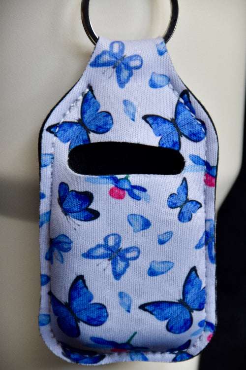 veske til airpods som kan festes på termokopp, penal eller ryggsekken. I blå og hvit farge med sommerfugl og blomster motiv