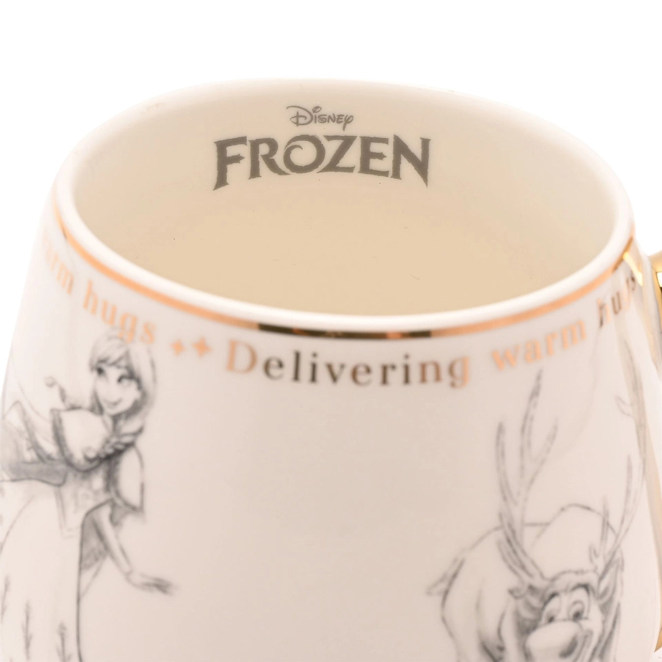 Toppvisning av Frost Disney-krus med gullkanter og motiv av Anna, Elsa, Olaf og Sven. Inni koppen Står teksten Disney frozen. Detaljer av gull rundt kanten sammen med Disney magi. 