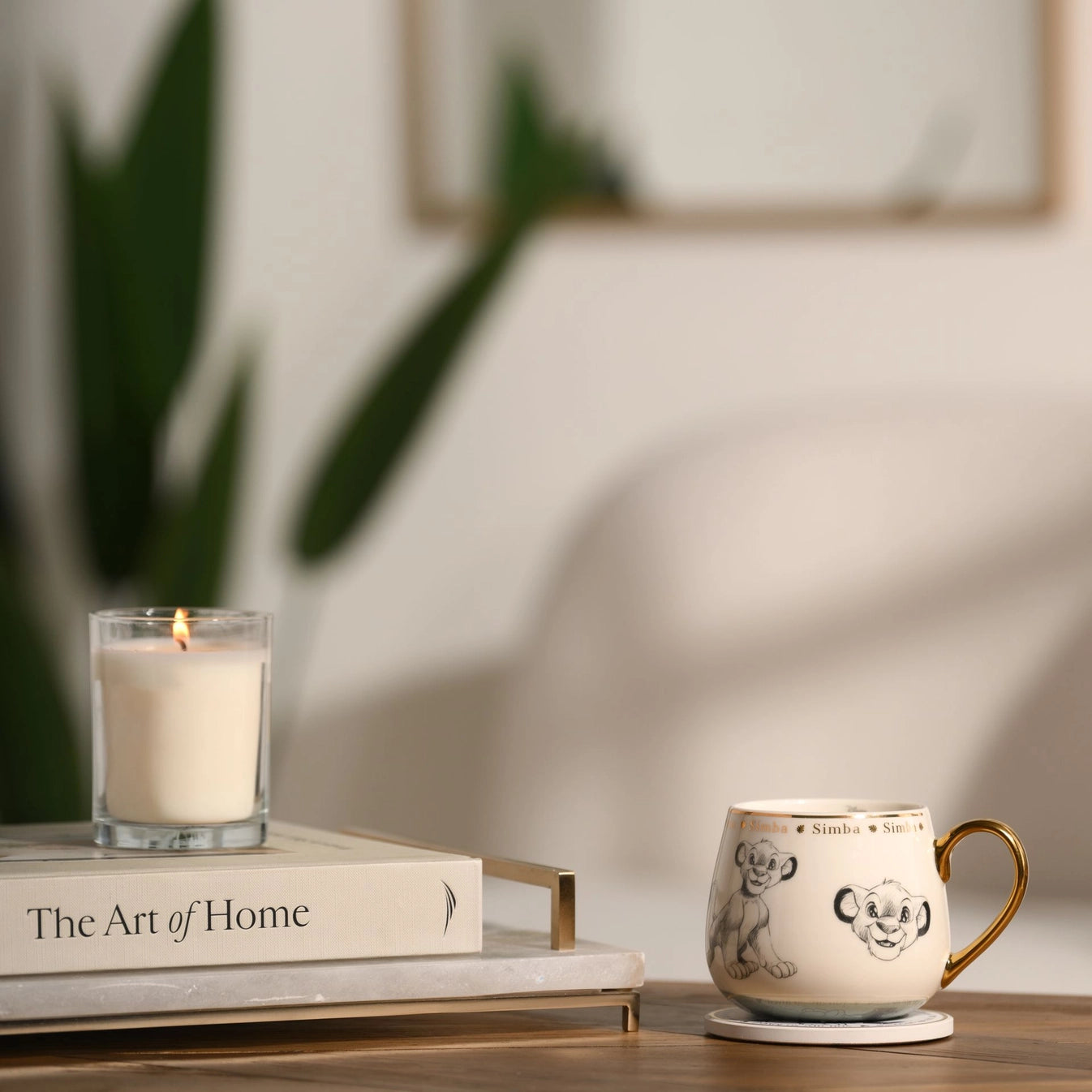 Dekorasjon og design på Simba Disney Collectable Mug, perfekt for samlere eller bare for å gjøre kaffestunden enda mer magisk med gode minner fra Løvenes konge filmene. 