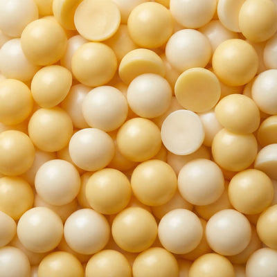 Små gule duftvokskuler laget av soyavoks og bivoks. Duft av kremet vanilje. Denne duftvoksen heter ilke søt som deg, og passer perfekt til alle som elsker god vaniljeduft i rommet. Håndlaget med kjærlighet i norge