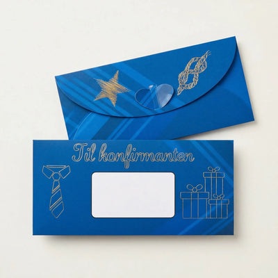 En blå konvolutt til konfirmasjonskort. Kortet haren smart lukkemekanisme, som åpner og lukker kortet helt uten lim. På forsiden står det til konfirmanten i gull, og et slips og tre gaver. Håndlaget med tykt papir i Norge.